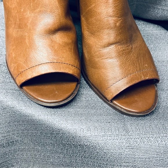 Marc Fisher Brown Cognac Leather Bootie Style Heel Women’s Size 9 - Picture 4 of 10